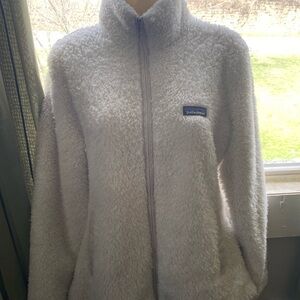 Patagonia Women's white fluffy fleece jacket large!